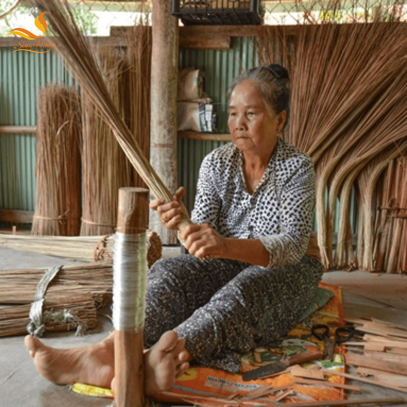 Chổi nan, chổi tre, chổi quét sân vườn được làm thủ công tỷ mỉ